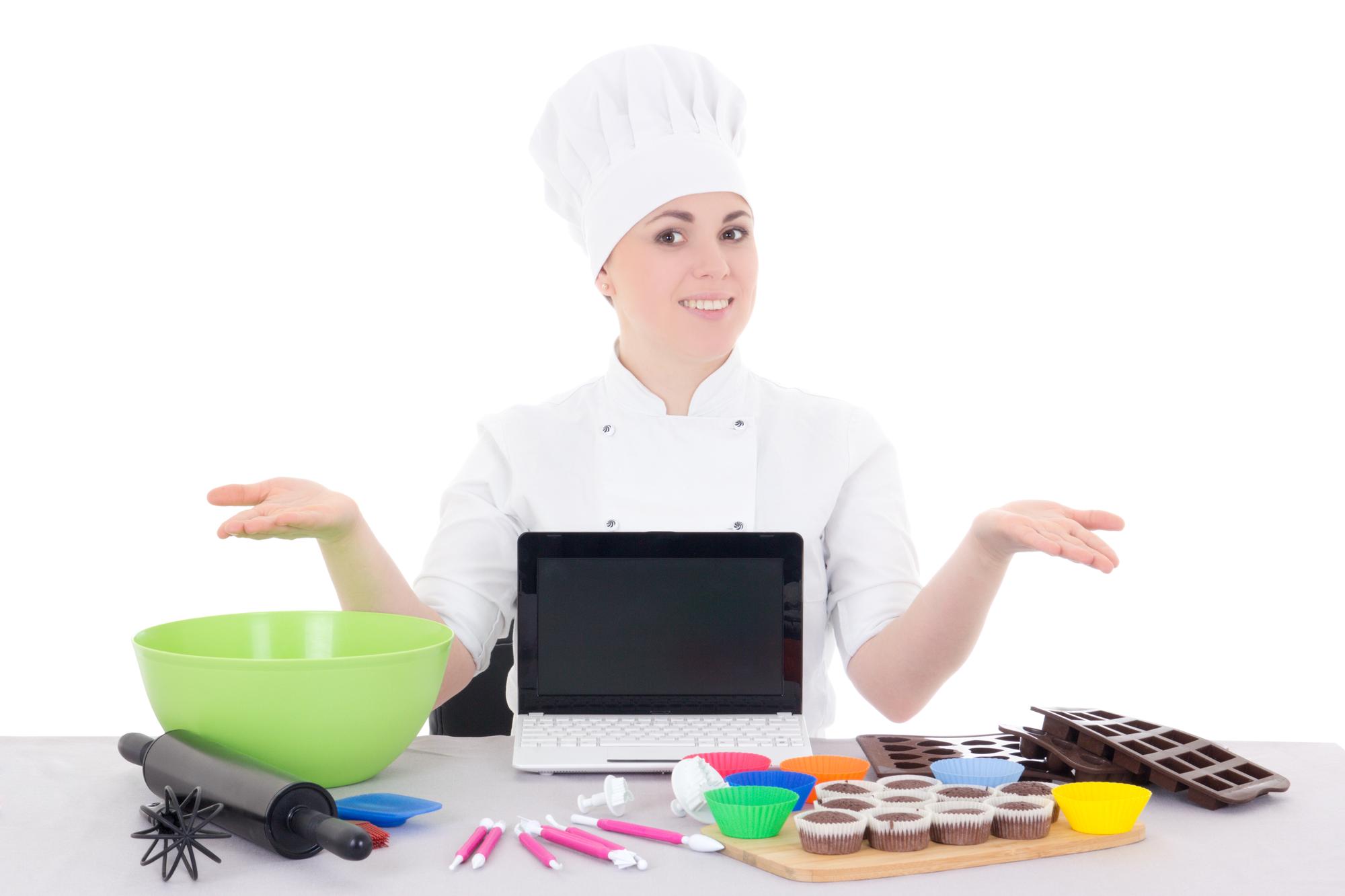 Chef che parla con studenti in cucina